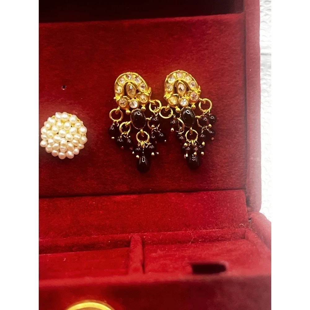Red‎ velvet Travel Jewelry Box W/ A Fashion Ring Sz 7.5 & 2 Pairs Vtg Earrings